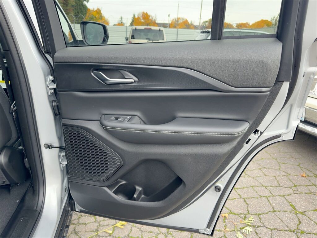 2025 Jeep Grand Cherokee Laredo Gresham OR