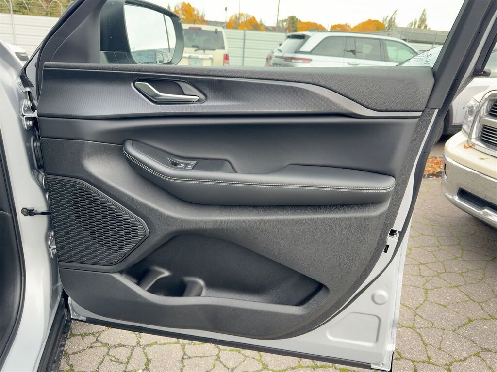 2025 Jeep Grand Cherokee Laredo Gresham OR