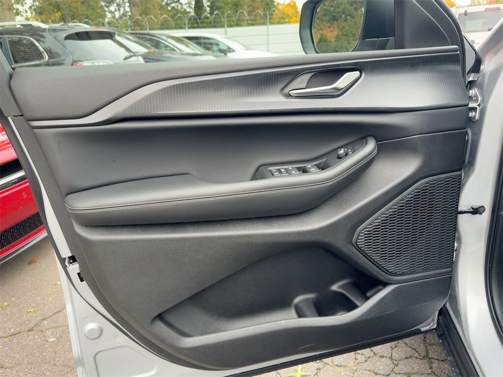 2025 Jeep Grand Cherokee Laredo Gresham OR