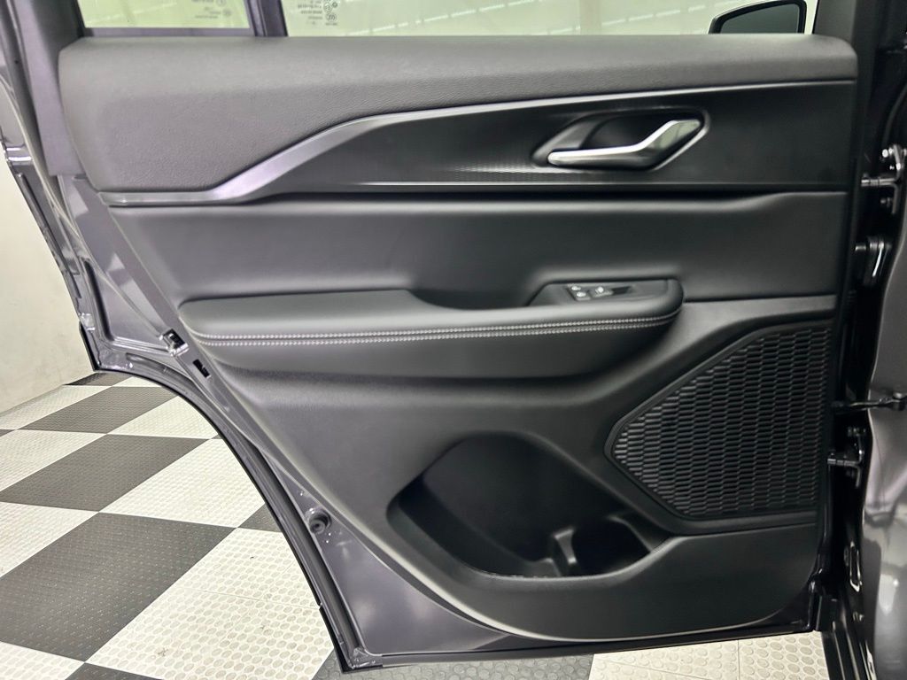 2025 Jeep Grand Cherokee Laredo Portland OR