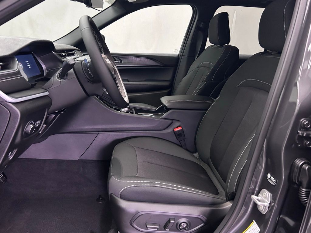 2025 Jeep Grand Cherokee Laredo Portland OR