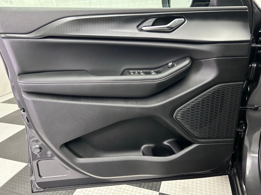 2025 Jeep Grand Cherokee Laredo Portland OR