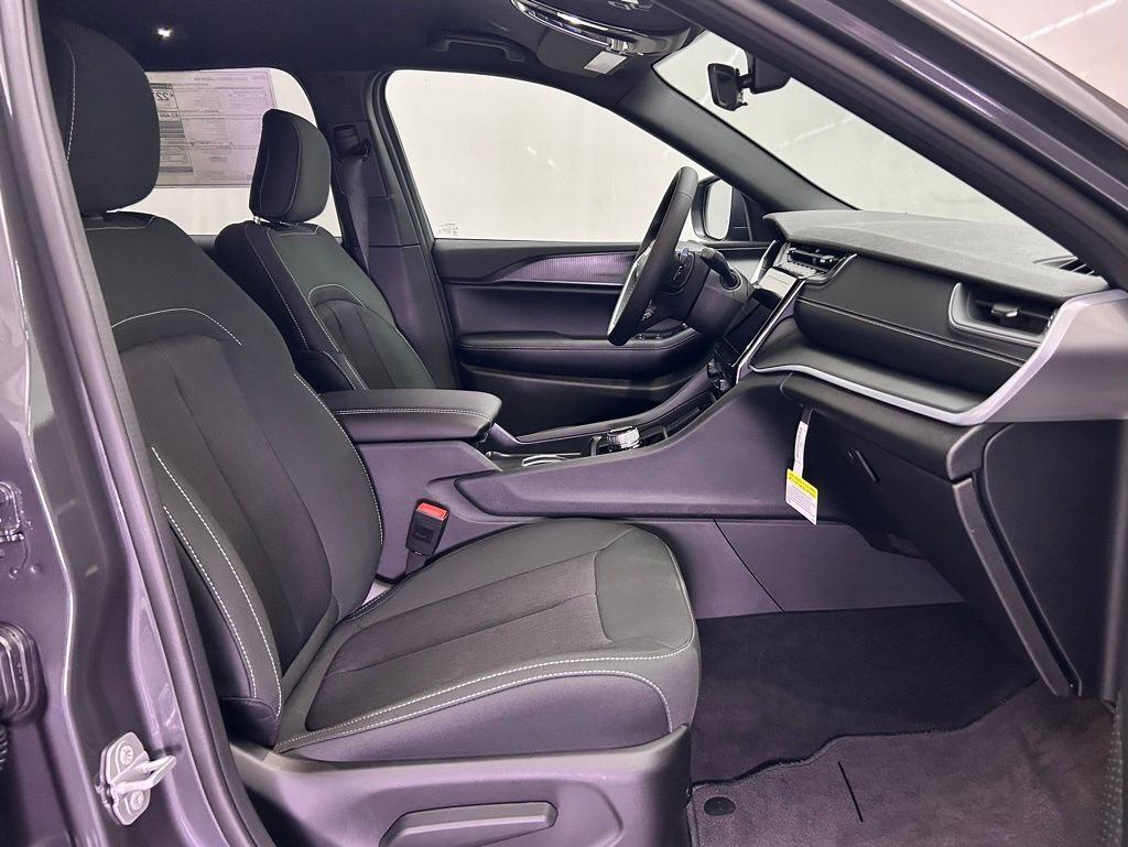 2025 Jeep Grand Cherokee Laredo Portland OR