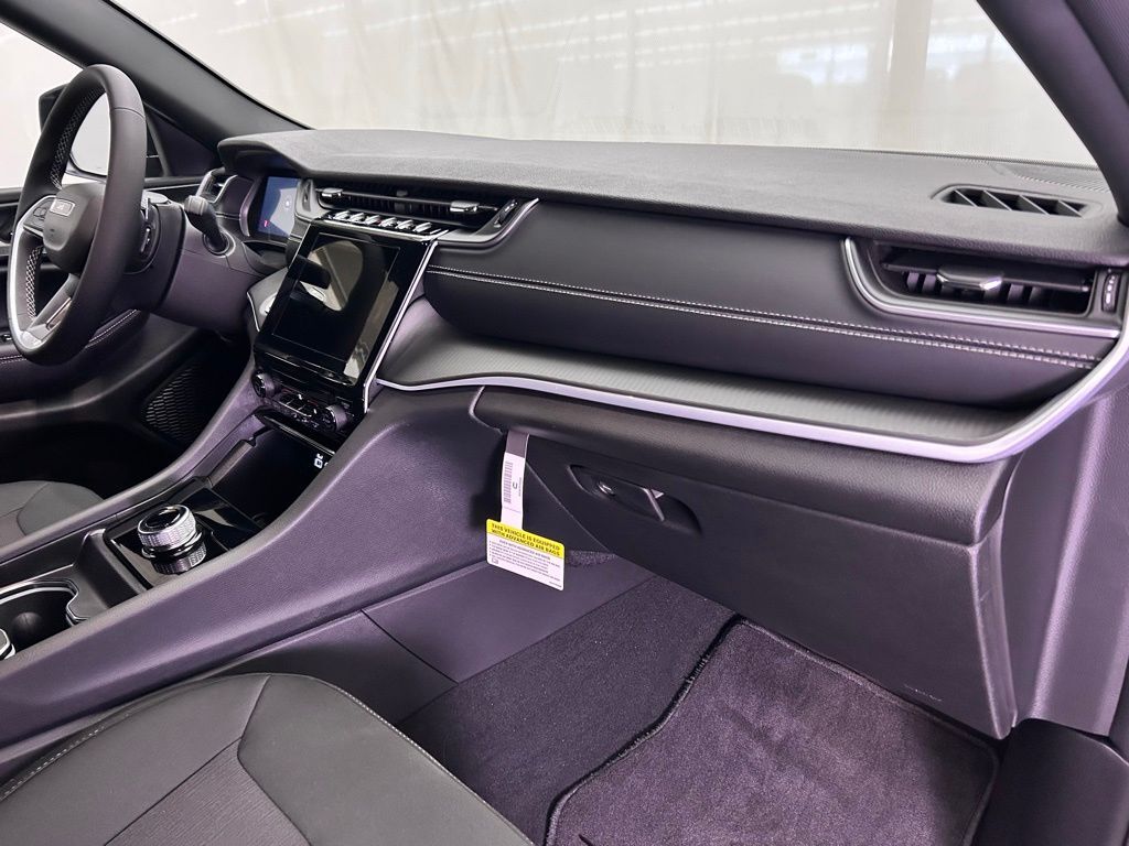 2025 Jeep Grand Cherokee Laredo Portland OR