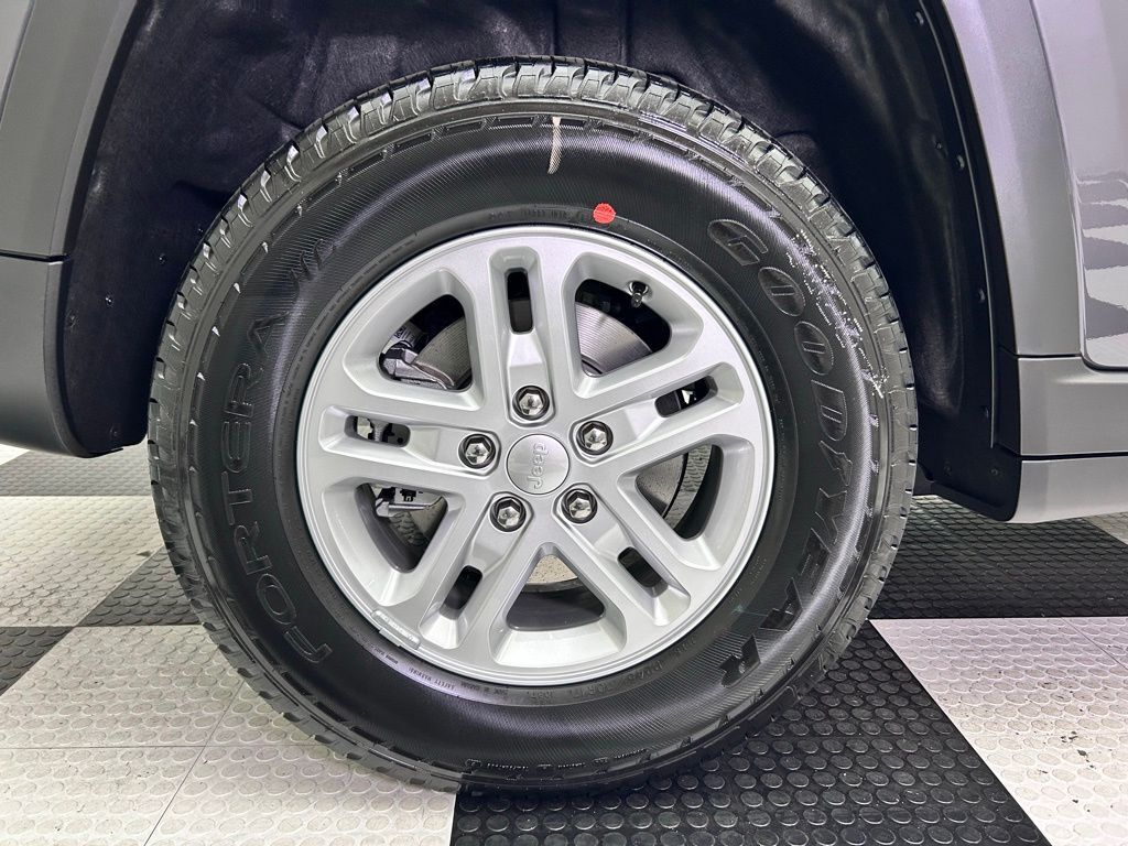 2025 Jeep Grand Cherokee Laredo Portland OR