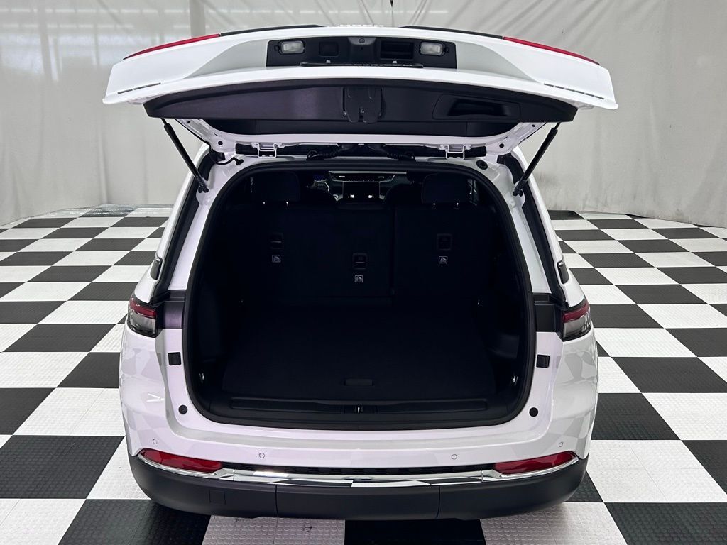 2025 Jeep Grand Cherokee Laredo Portland OR