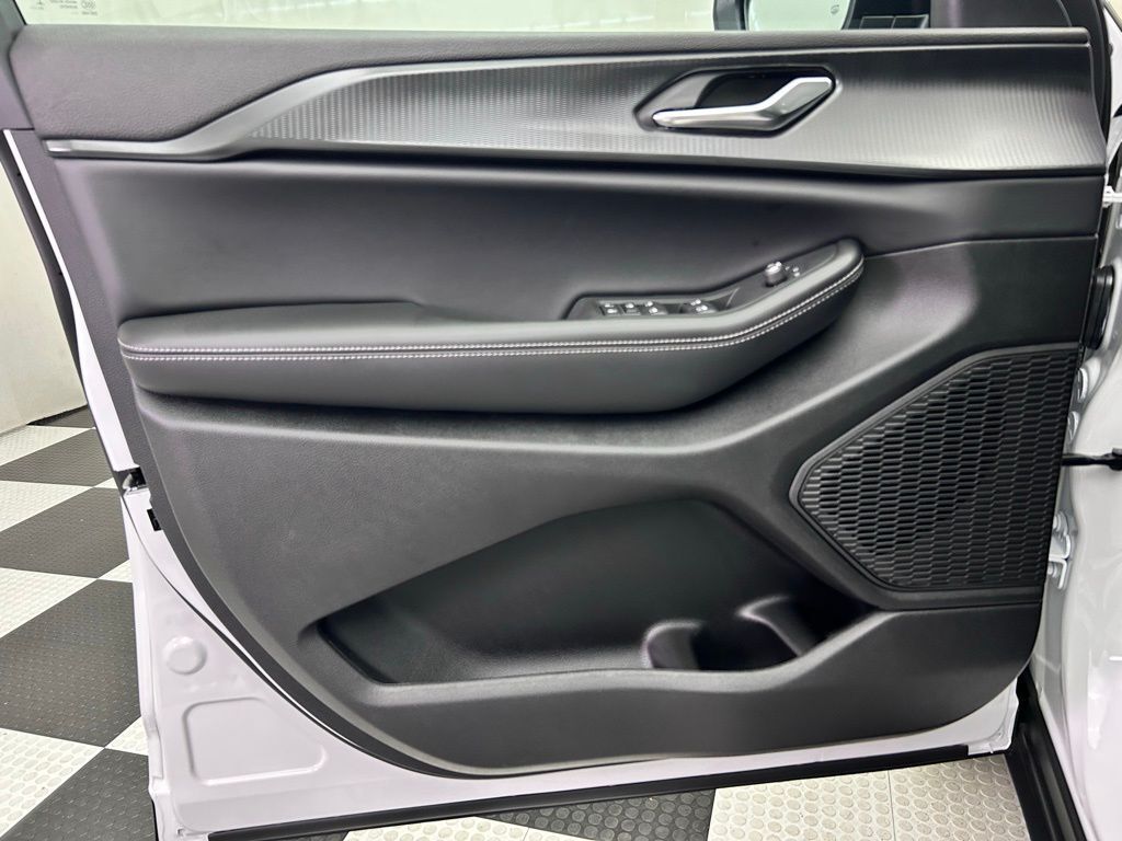 2025 Jeep Grand Cherokee Laredo Portland OR