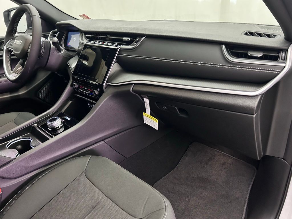 2025 Jeep Grand Cherokee Laredo Portland OR