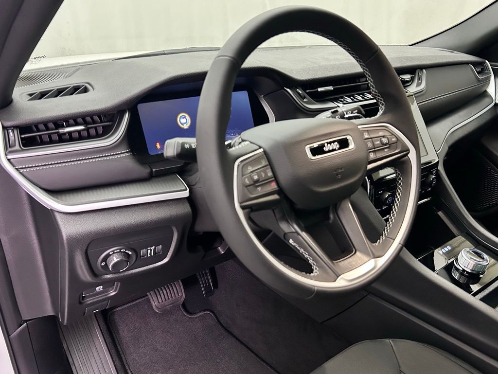 2025 Jeep Grand Cherokee Laredo Portland OR