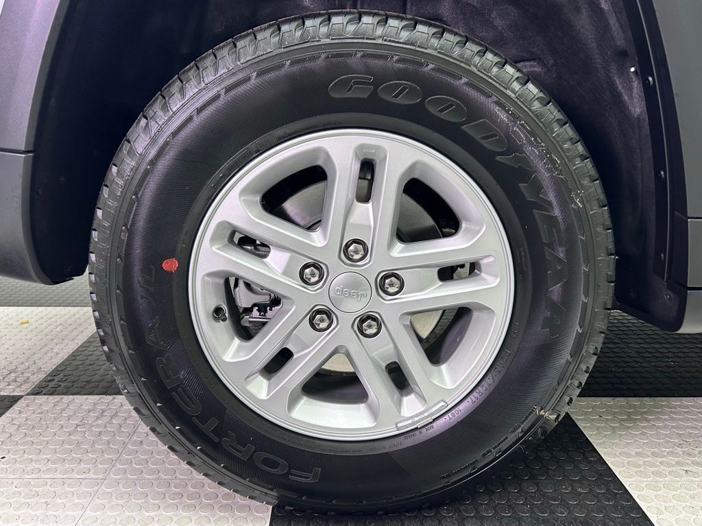 2025 Jeep Grand Cherokee Laredo Portland OR