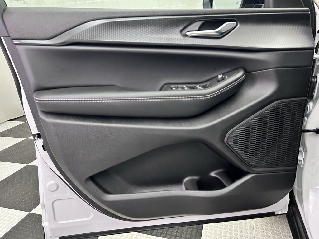 2025 Jeep Grand Cherokee Laredo Portland OR