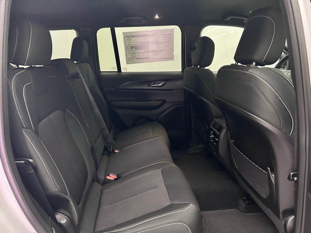 2025 Jeep Grand Cherokee Laredo Portland OR