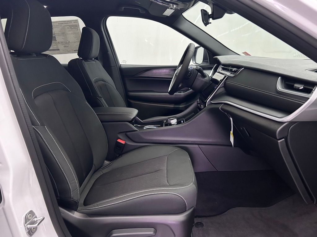 2025 Jeep Grand Cherokee Laredo Portland OR