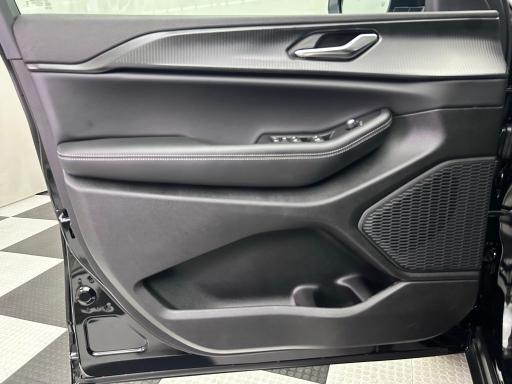 2025 Jeep Grand Cherokee Laredo Portland OR