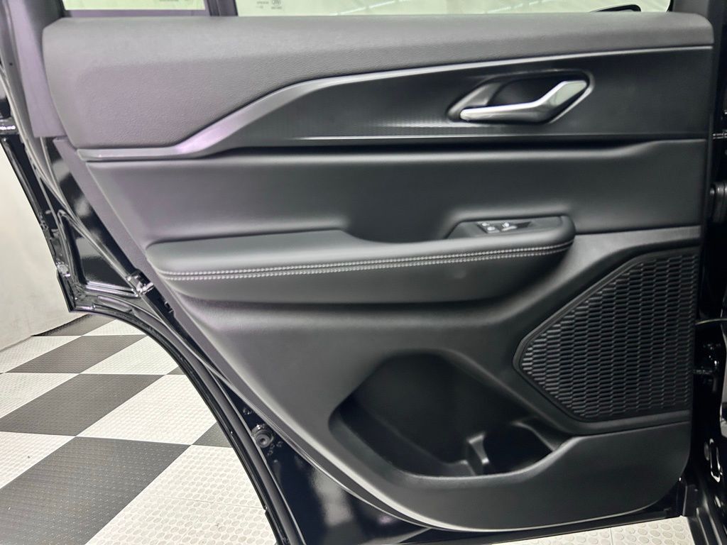 2025 Jeep Grand Cherokee Laredo Portland OR