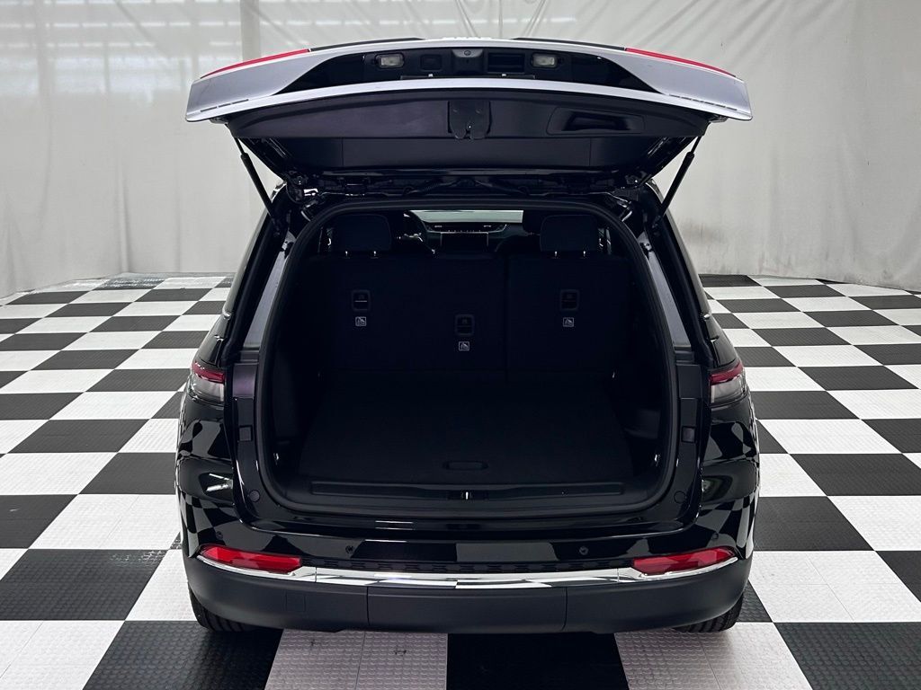 2025 Jeep Grand Cherokee Laredo Portland OR