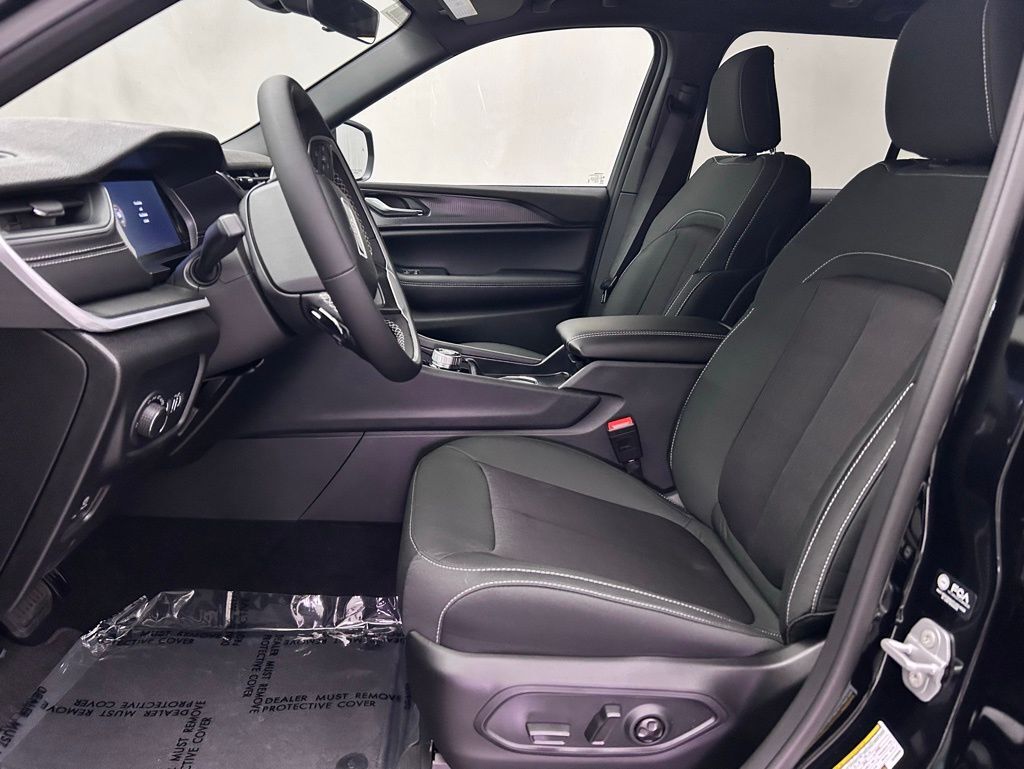 2025 Jeep Grand Cherokee Laredo Portland OR