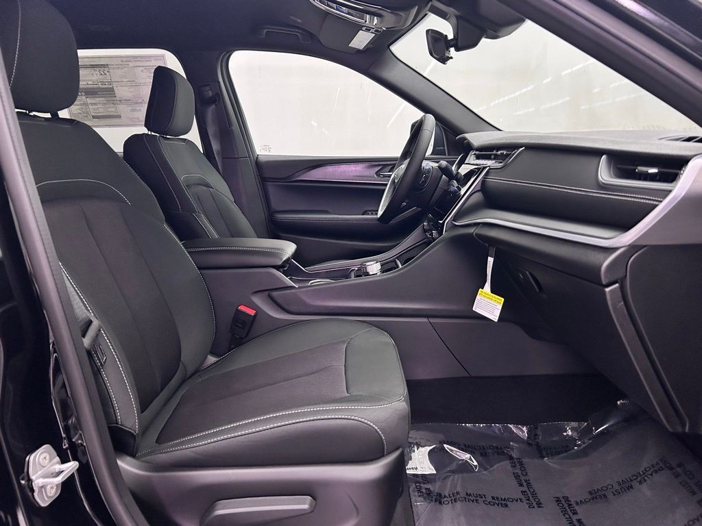 2025 Jeep Grand Cherokee Laredo Portland OR