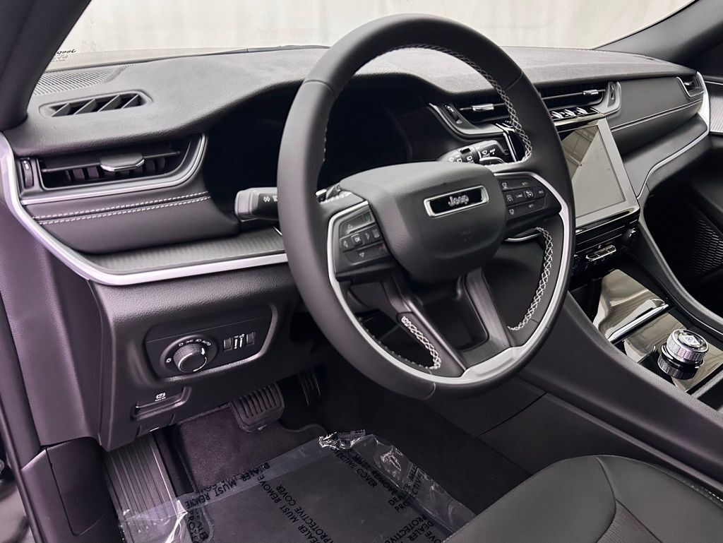 2025 Jeep Grand Cherokee Laredo Portland OR