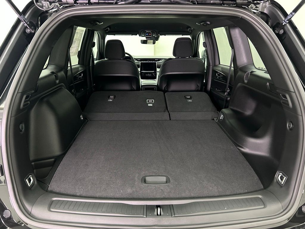 2025 Jeep Grand Cherokee Laredo Portland OR