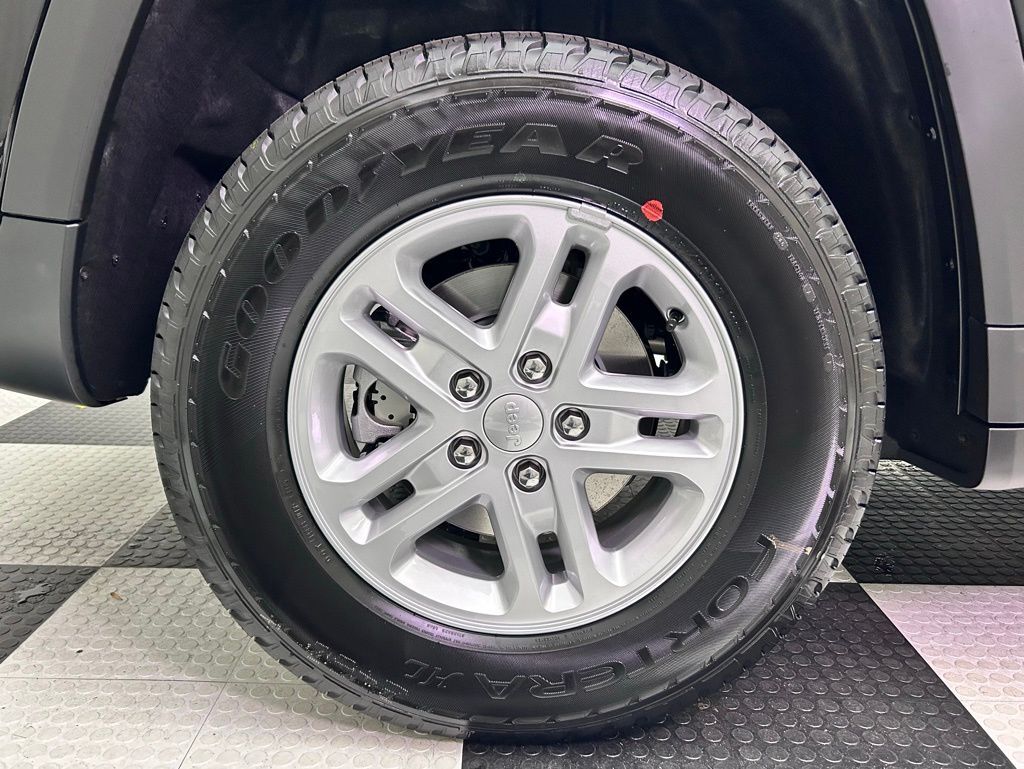 2025 Jeep Grand Cherokee Laredo Portland OR