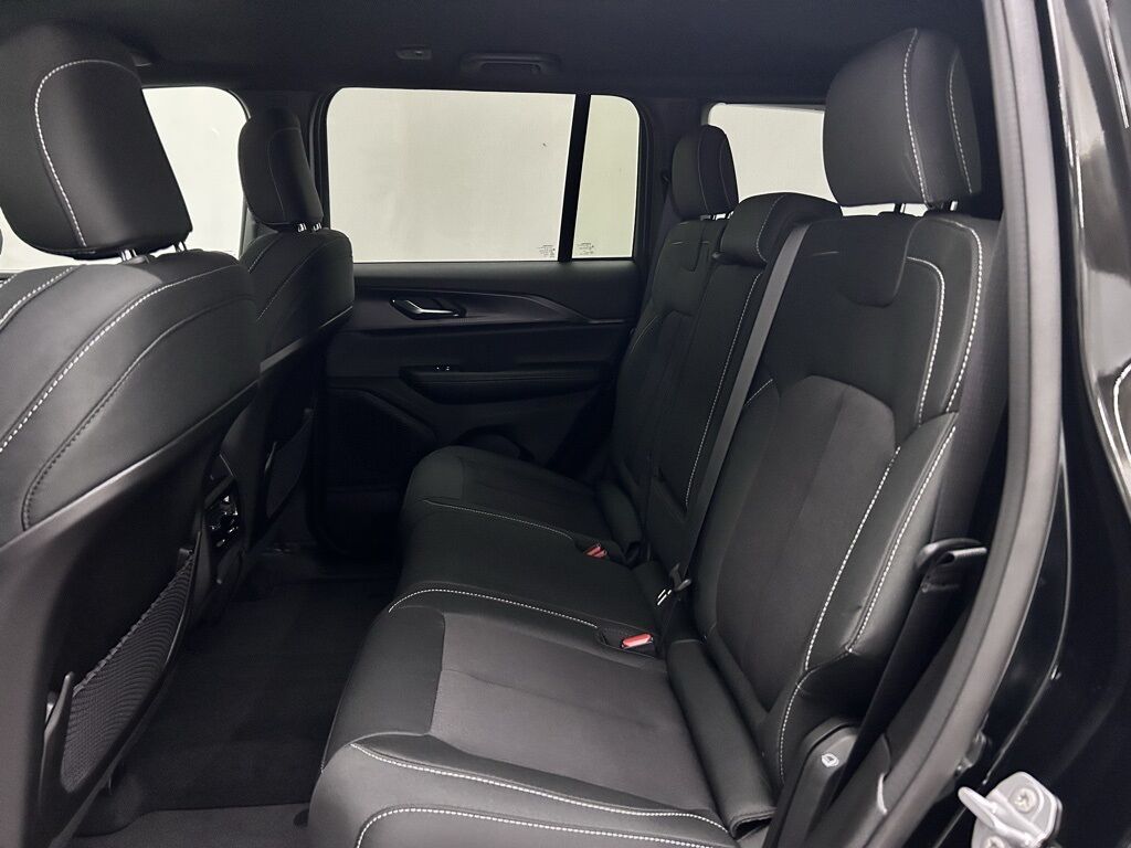 2025 Jeep Grand Cherokee Laredo Portland OR