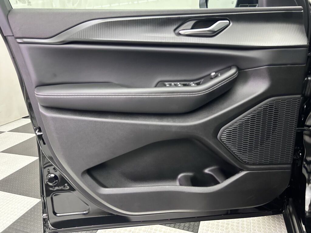 2025 Jeep Grand Cherokee Laredo Portland OR