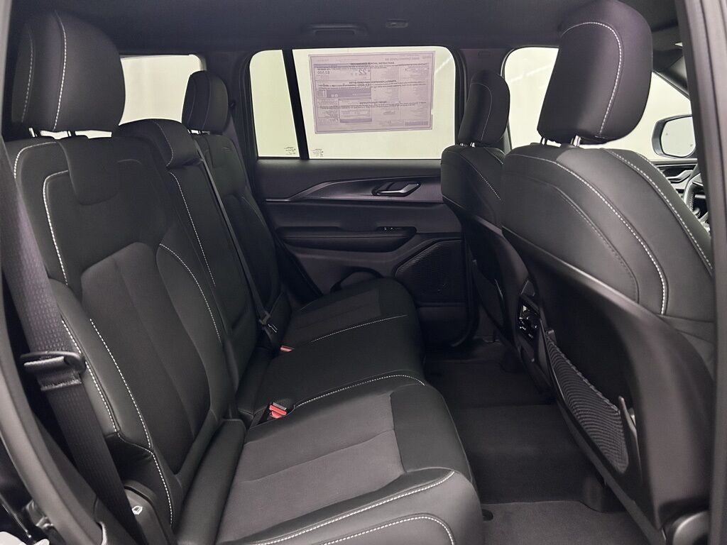 2025 Jeep Grand Cherokee Laredo Portland OR