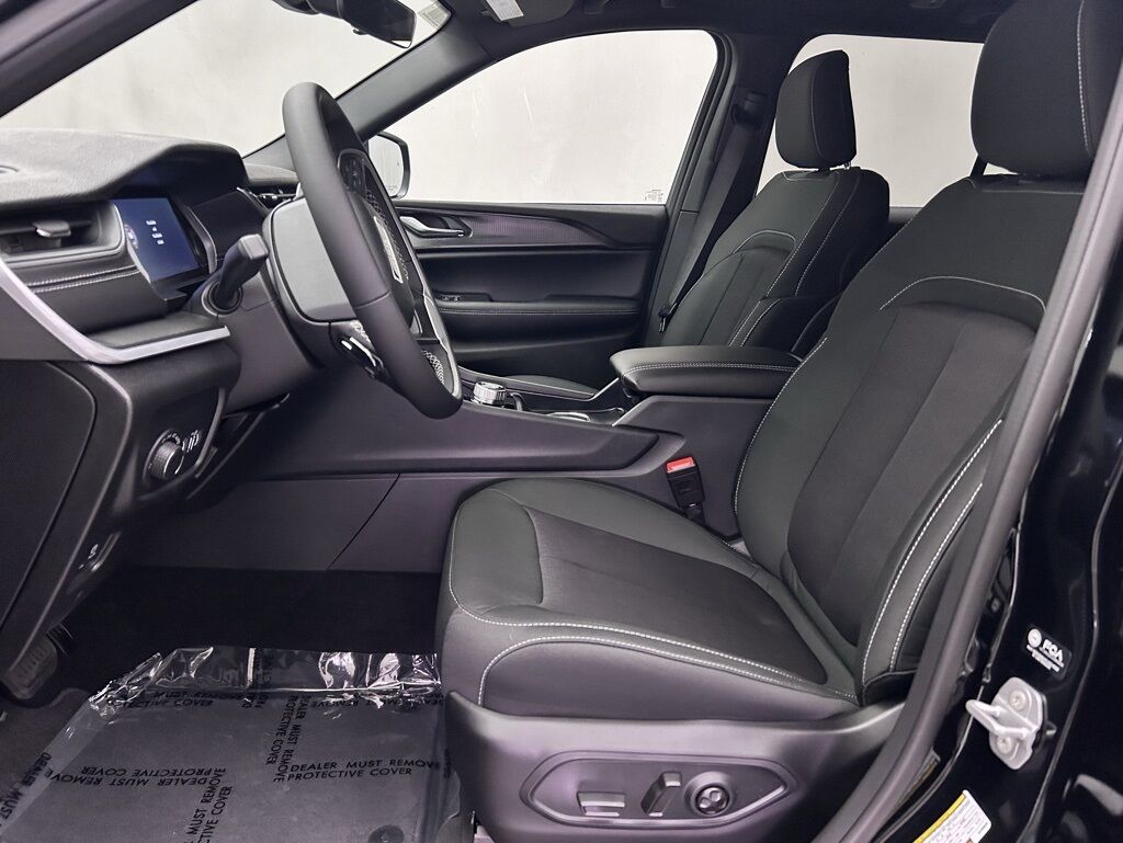 2025 Jeep Grand Cherokee Laredo Portland OR