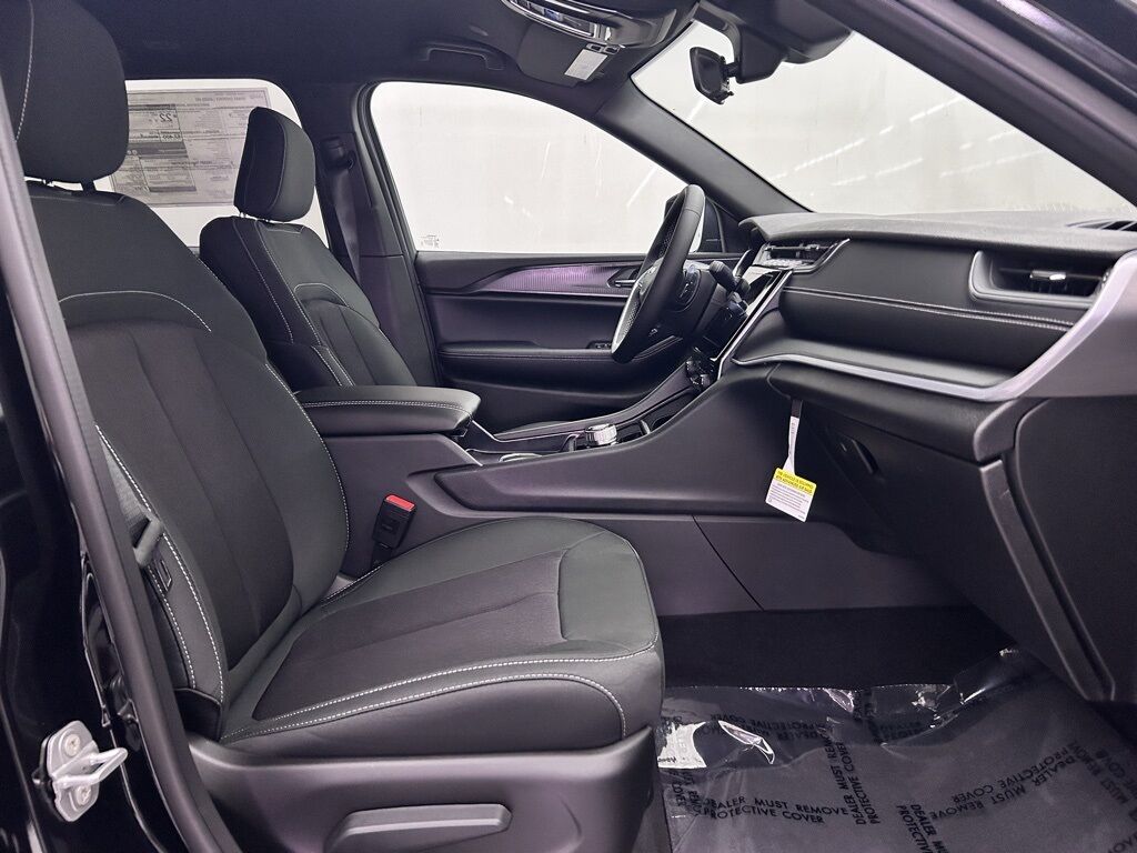 2025 Jeep Grand Cherokee Laredo Portland OR