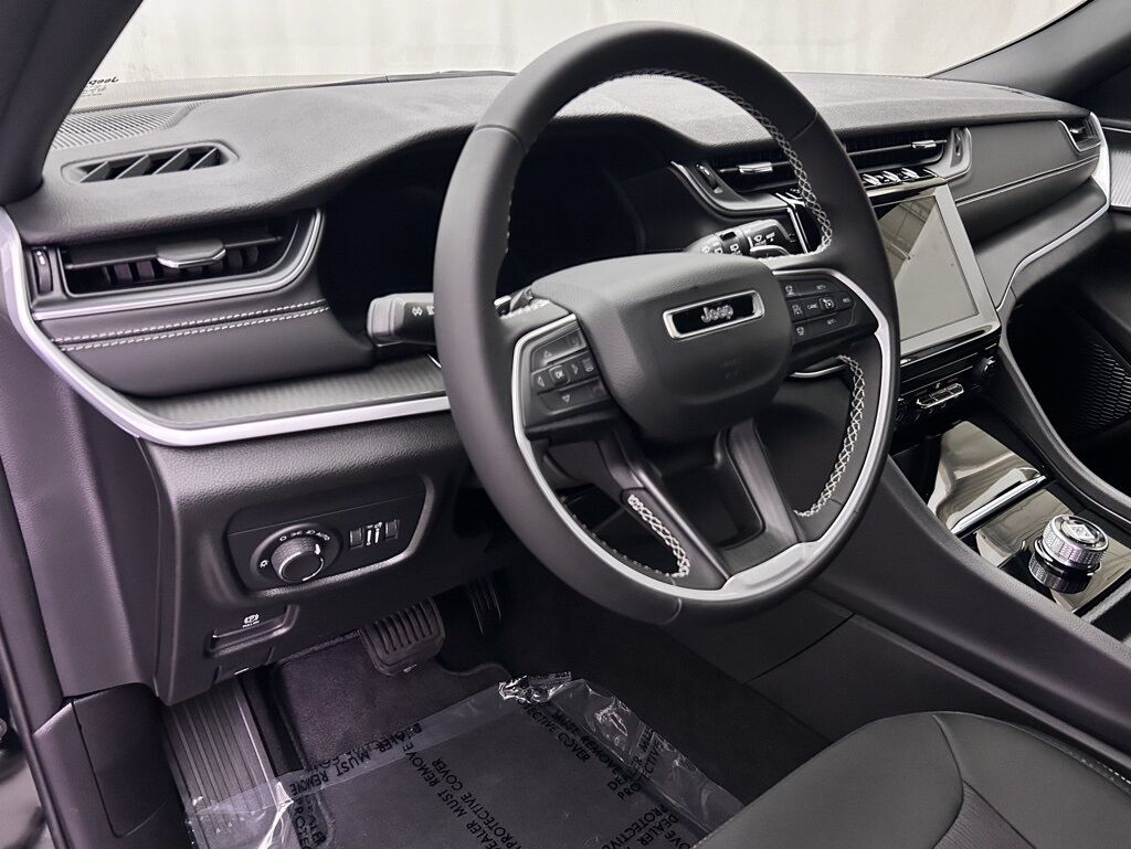 2025 Jeep Grand Cherokee Laredo Portland OR