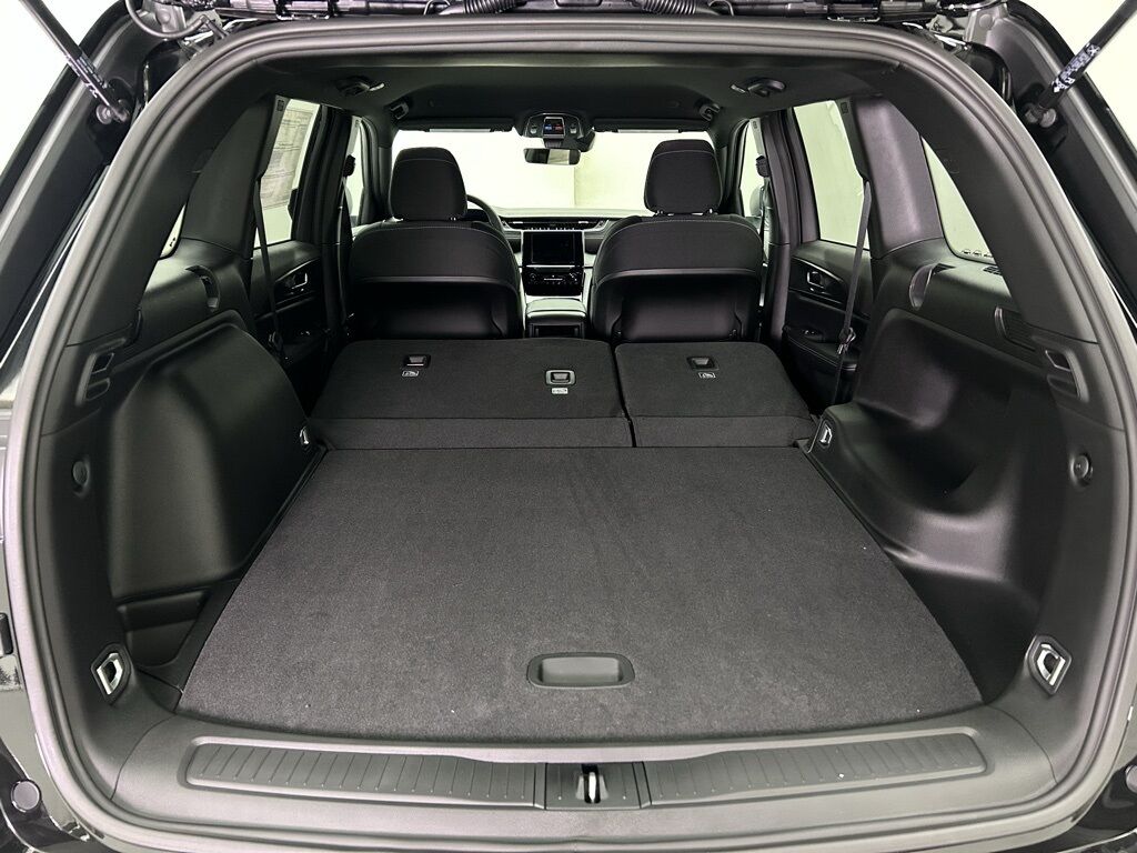 2025 Jeep Grand Cherokee Laredo Portland OR