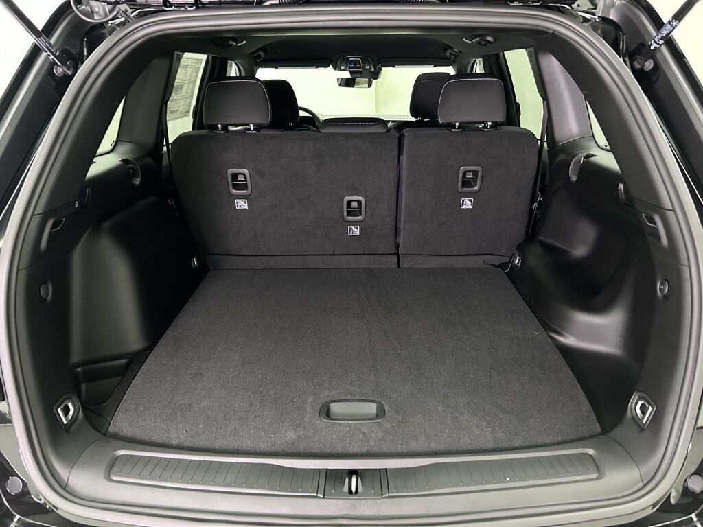 2025 Jeep Grand Cherokee Laredo Portland OR