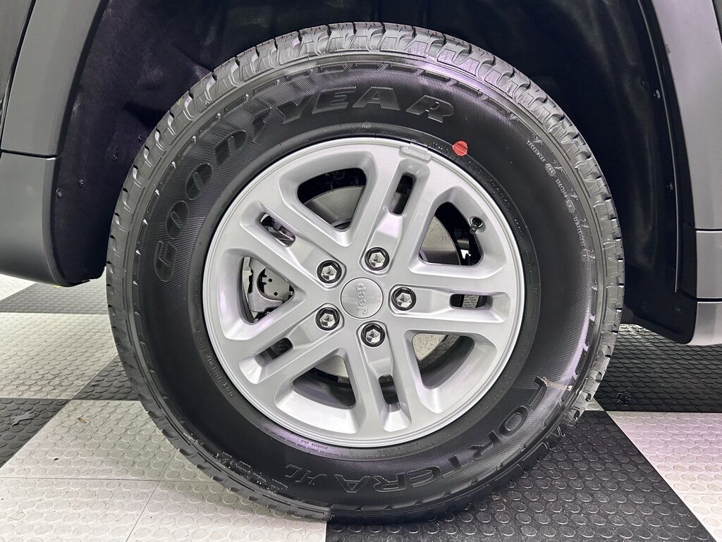 2025 Jeep Grand Cherokee Laredo Portland OR