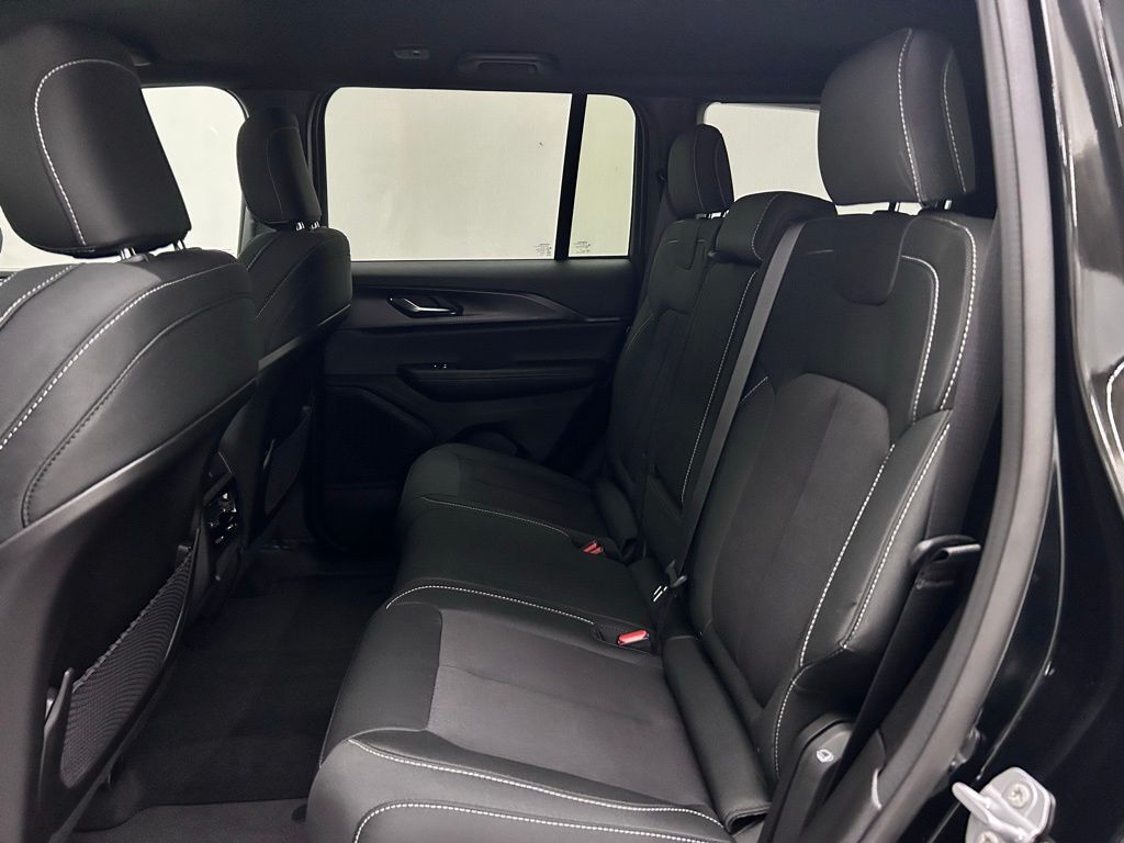 2025 Jeep Grand Cherokee Laredo Portland OR