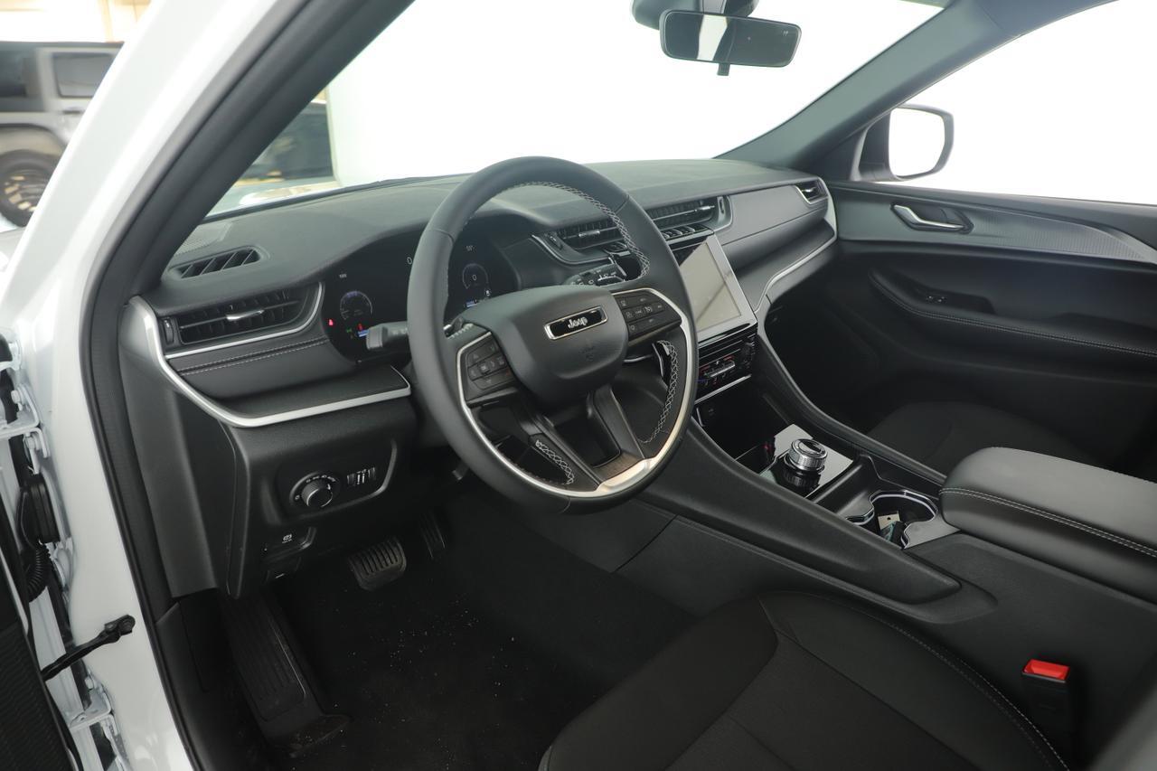 2025 Jeep Grand Cherokee Laredo New Braunfels TX