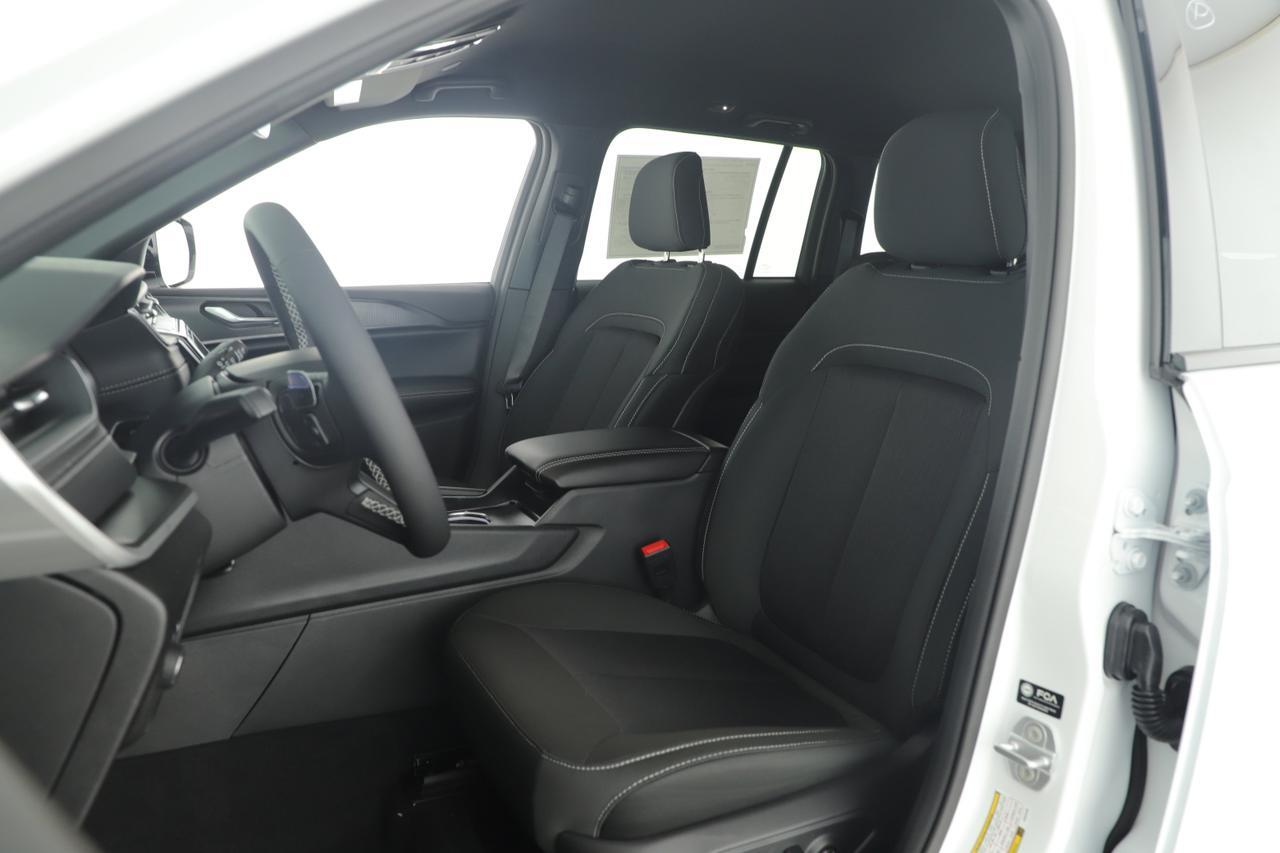 2025 Jeep Grand Cherokee Laredo New Braunfels TX