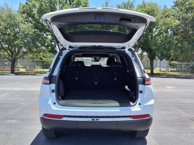 2025 Jeep Grand Cherokee Laredo X Burnet TX