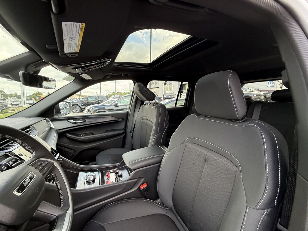 2025 Jeep Grand Cherokee Laredo X Crestwood KY