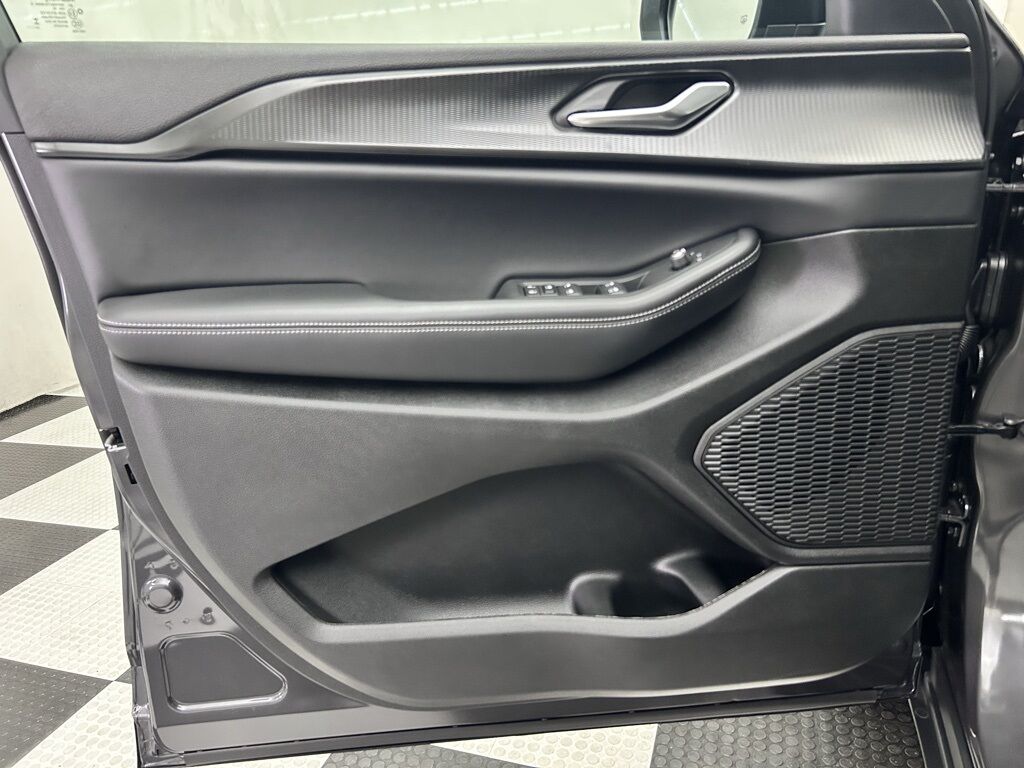 2025 Jeep Grand Cherokee Laredo X Portland OR