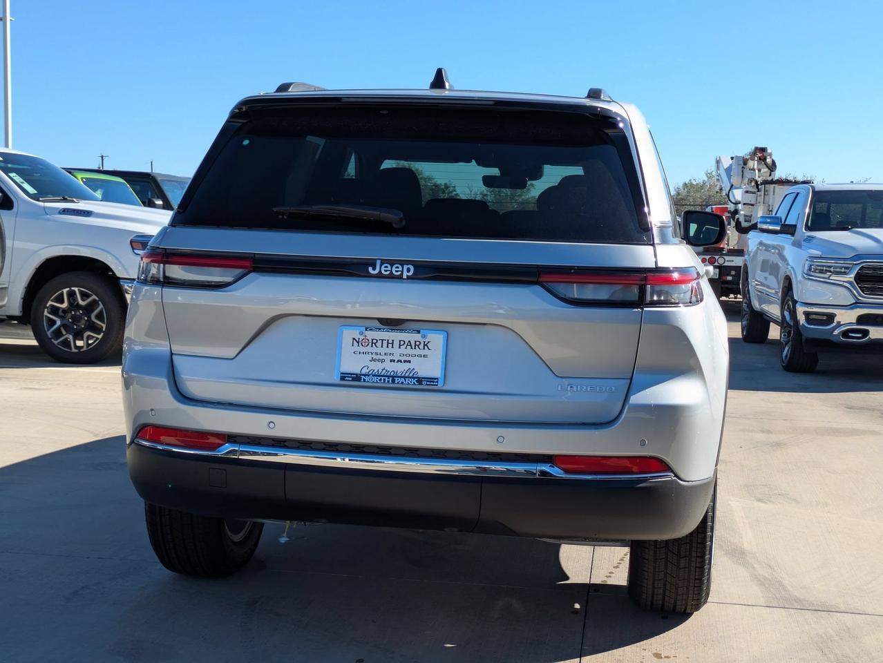 2025 Jeep Grand Cherokee Laredo X Castroville TX
