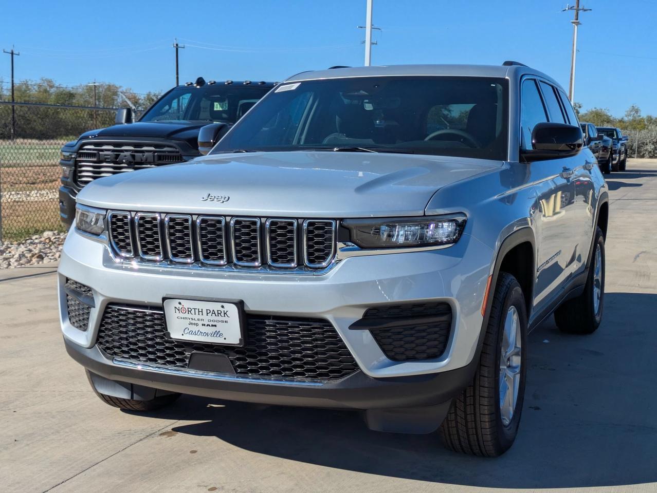 2025 Jeep Grand Cherokee Laredo X Castroville TX