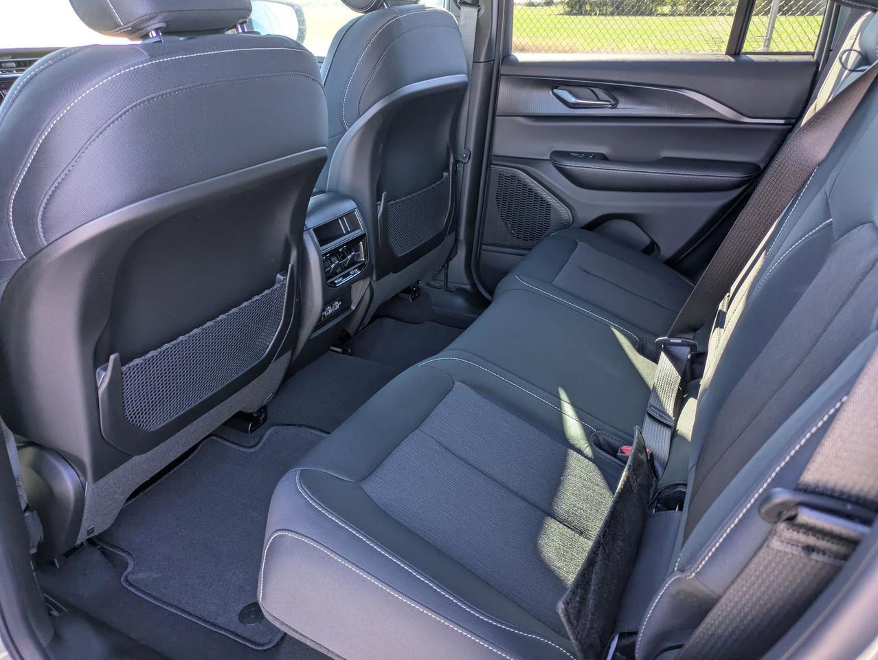 2025 Jeep Grand Cherokee Laredo X Castroville TX