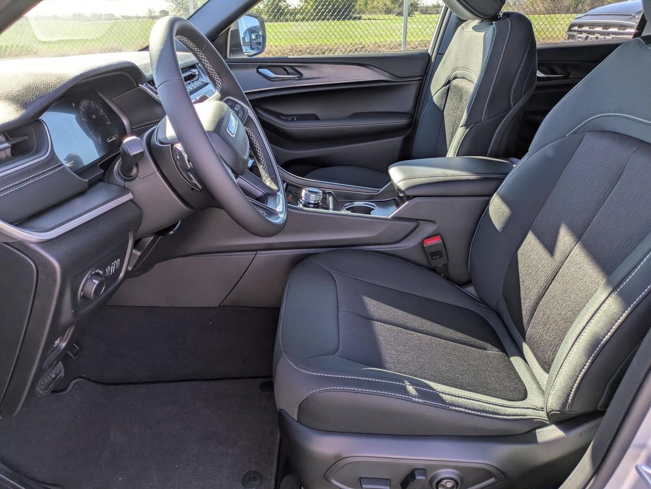 2025 Jeep Grand Cherokee Laredo X Castroville TX