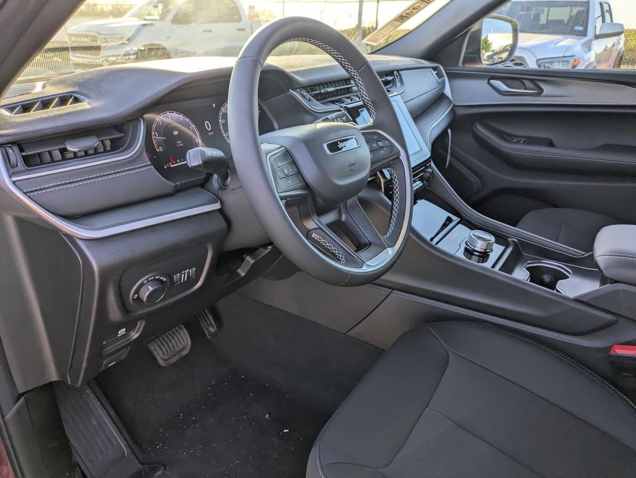 2025 Jeep Grand Cherokee Laredo X Castroville TX