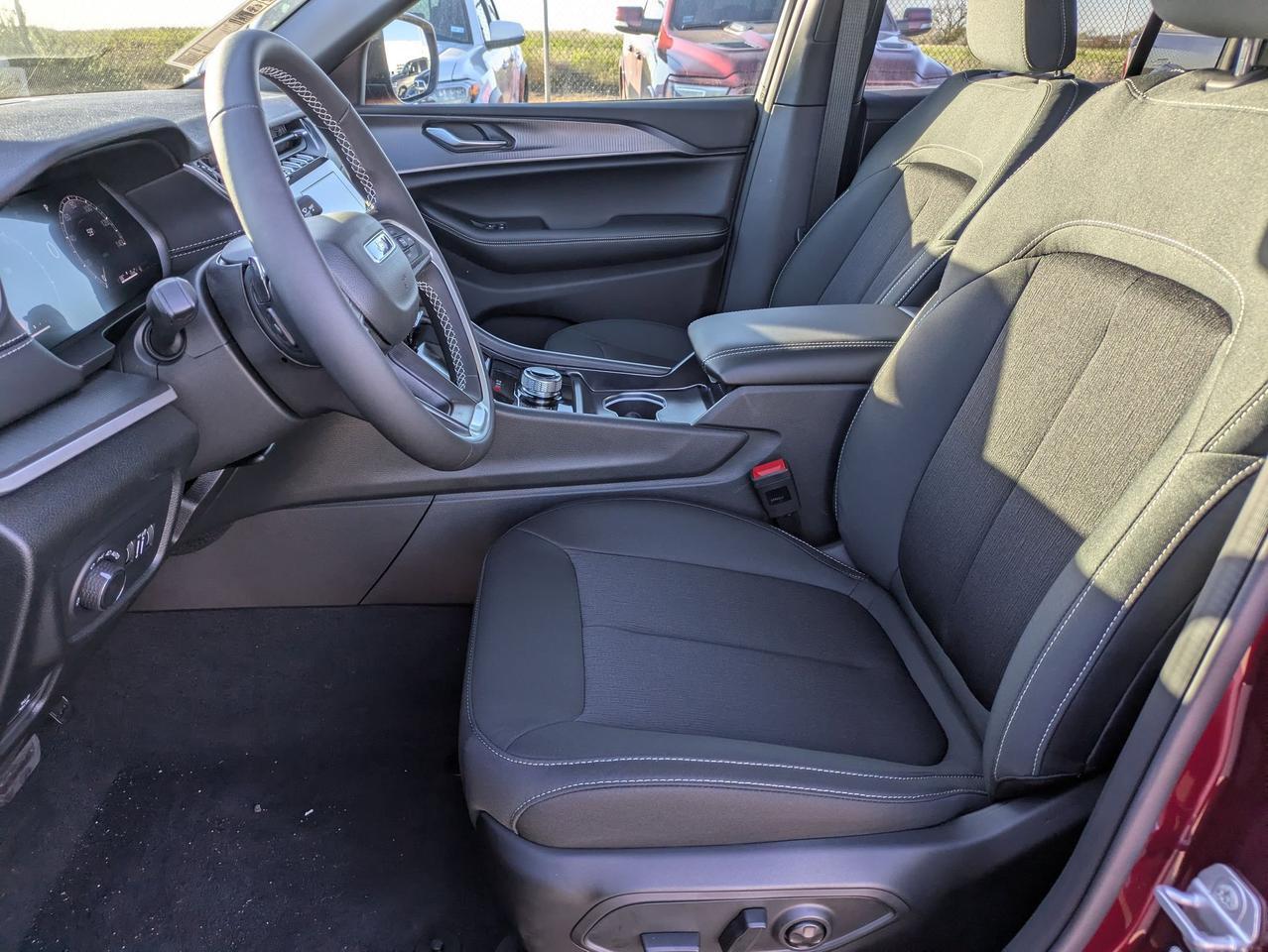 2025 Jeep Grand Cherokee Laredo X Castroville TX