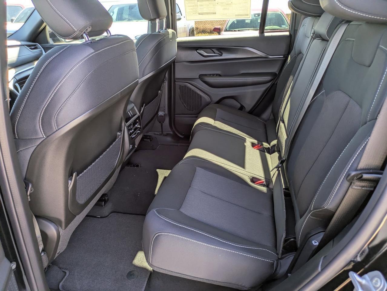 2025 Jeep Grand Cherokee Laredo X Castroville TX