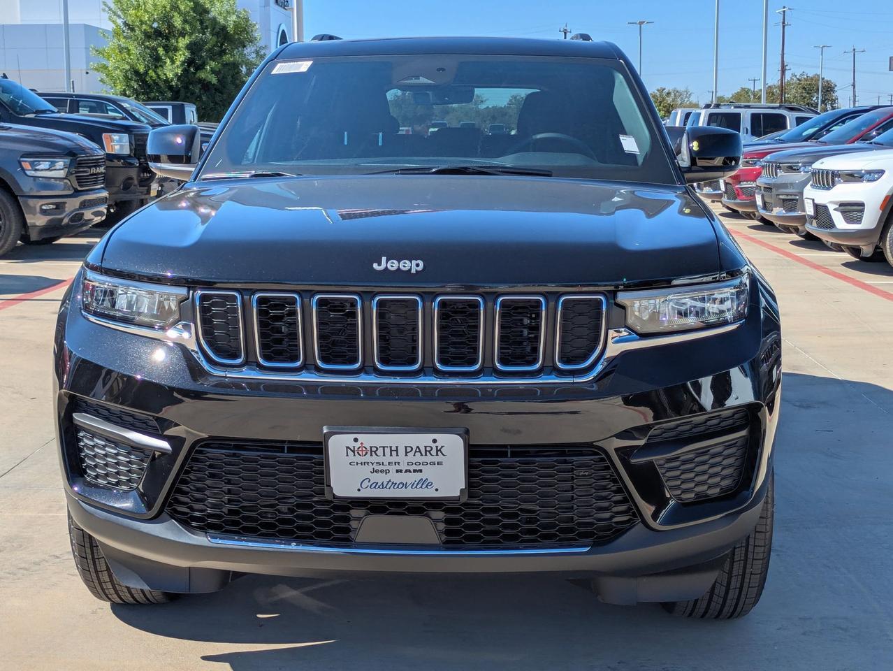 2025 Jeep Grand Cherokee Laredo X Castroville TX