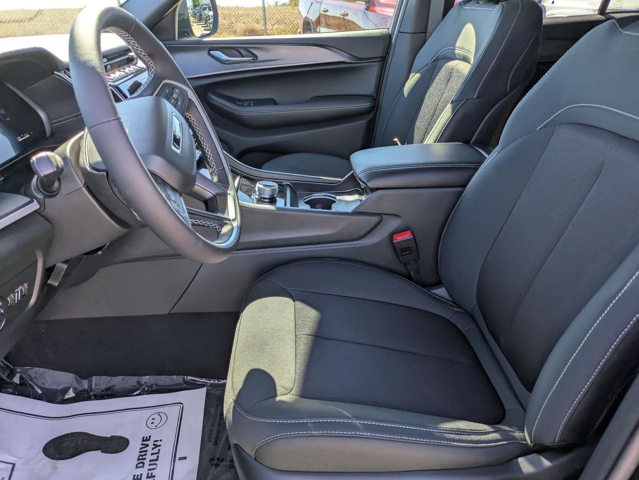 2025 Jeep Grand Cherokee Laredo X Castroville TX