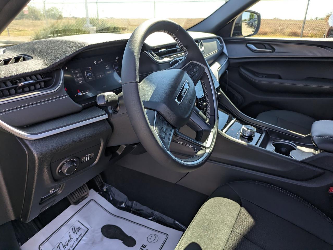 2025 Jeep Grand Cherokee Laredo X Castroville TX